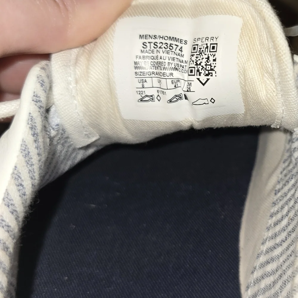 NWOT Men's Halyard leather Sperrys. Size 8